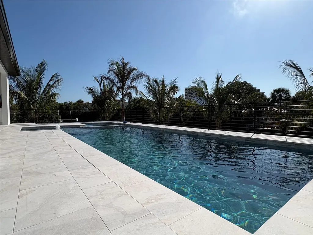 276 Island Circle Sarasota FL 34242