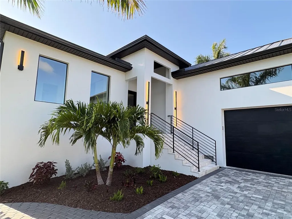 276 Island Circle Sarasota FL 34242