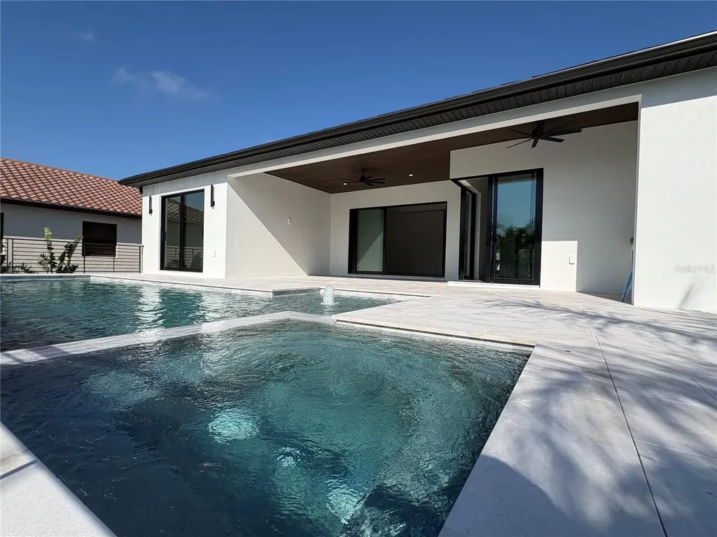276 Island Circle Sarasota FL 34242
