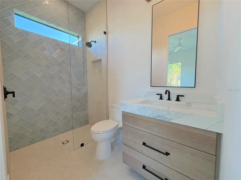 276 Island Circle Sarasota FL 34242