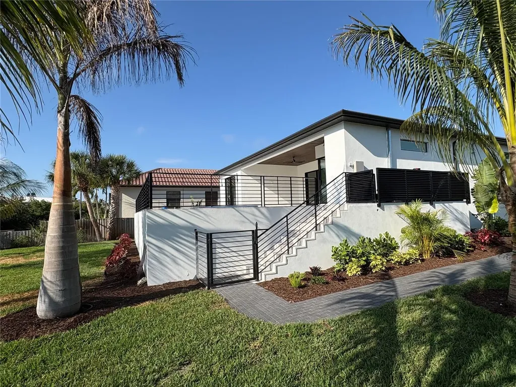 276 Island Circle Sarasota FL 34242