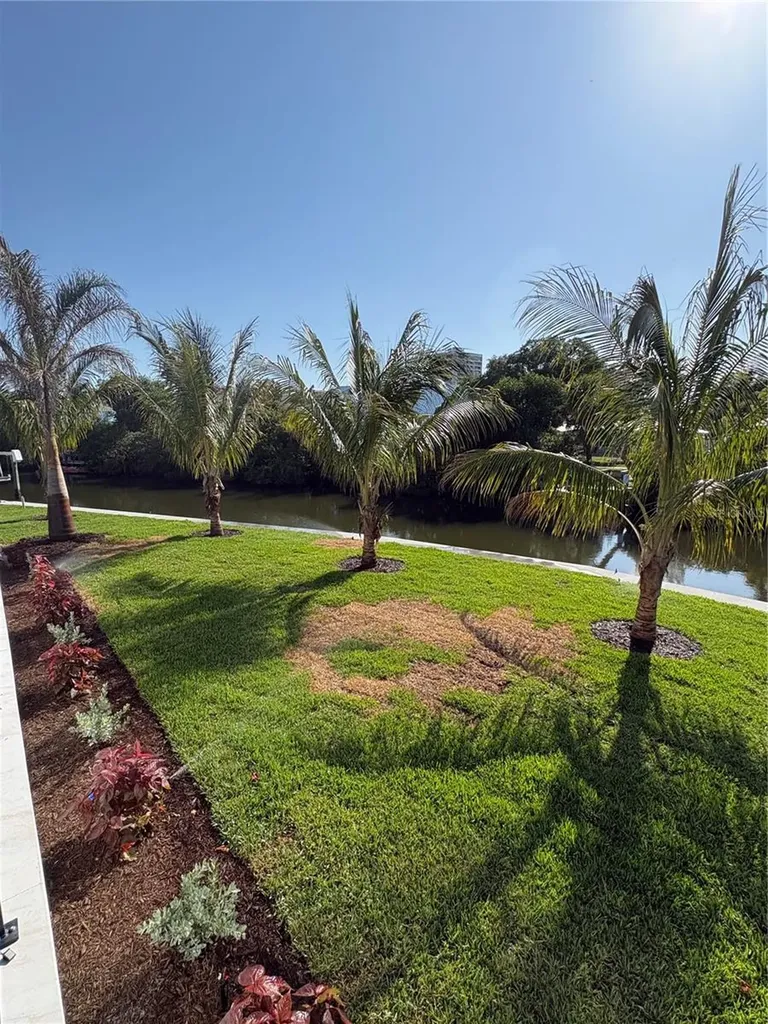 276 Island Circle Sarasota FL 34242