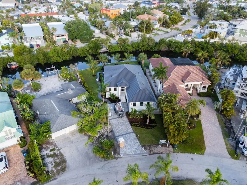 276 Island Circle Sarasota FL 34242