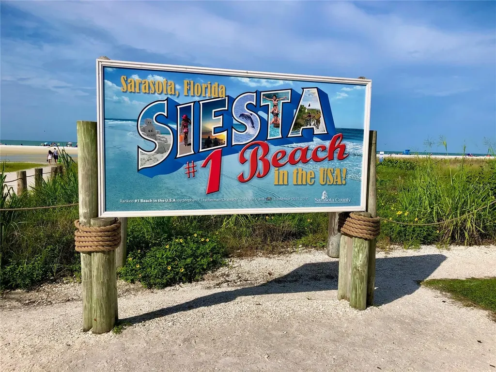 276 Island Circle Sarasota FL 34242