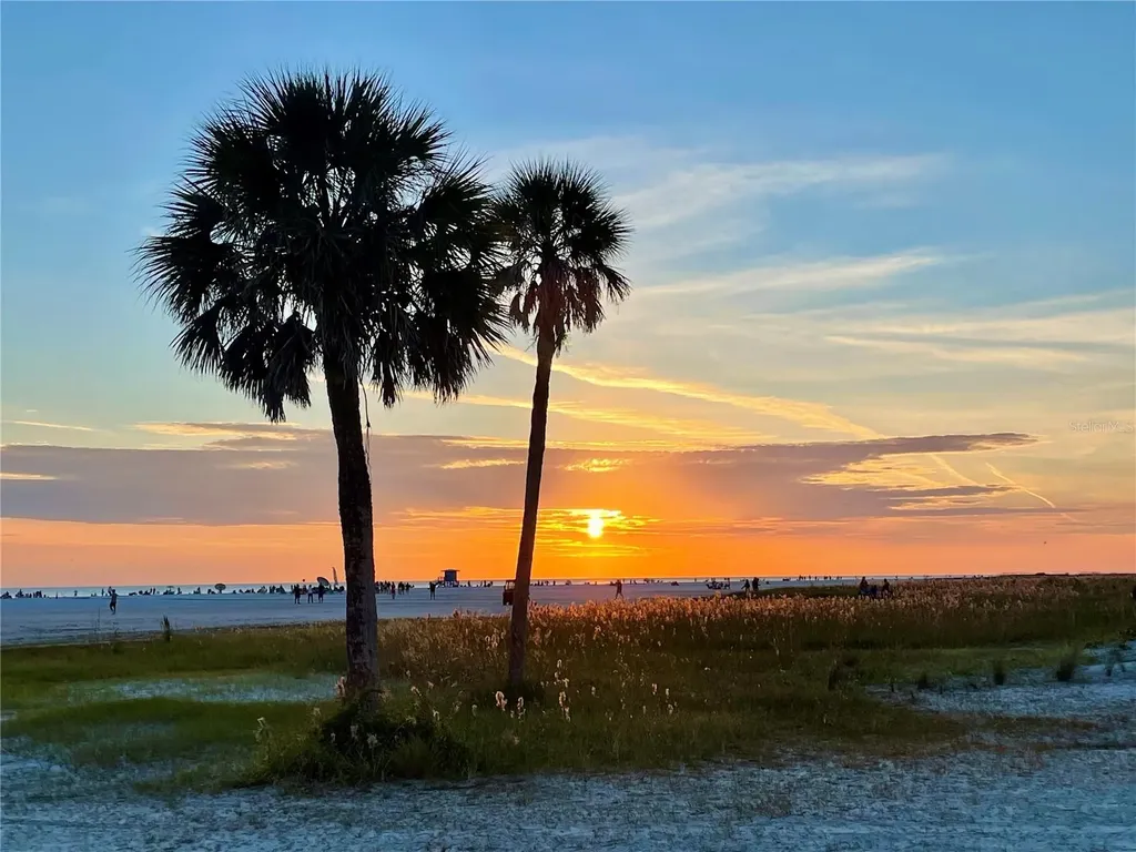 276 Island Circle Sarasota FL 34242