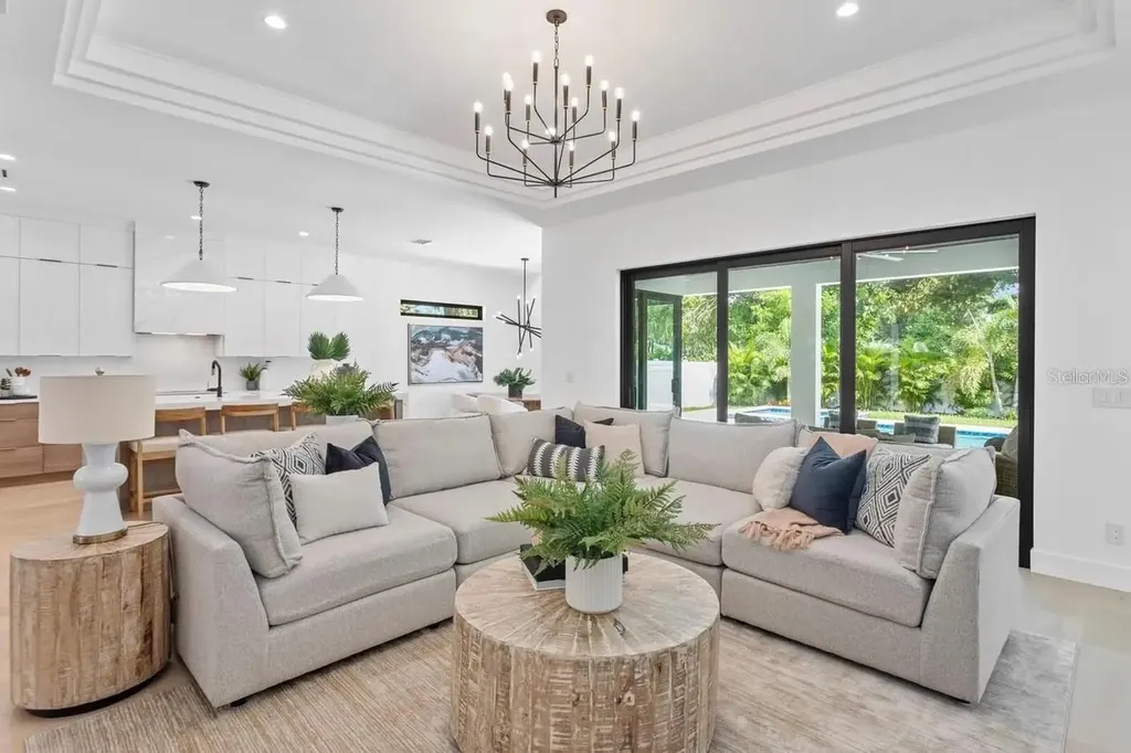 276 Island Circle Sarasota FL 34242