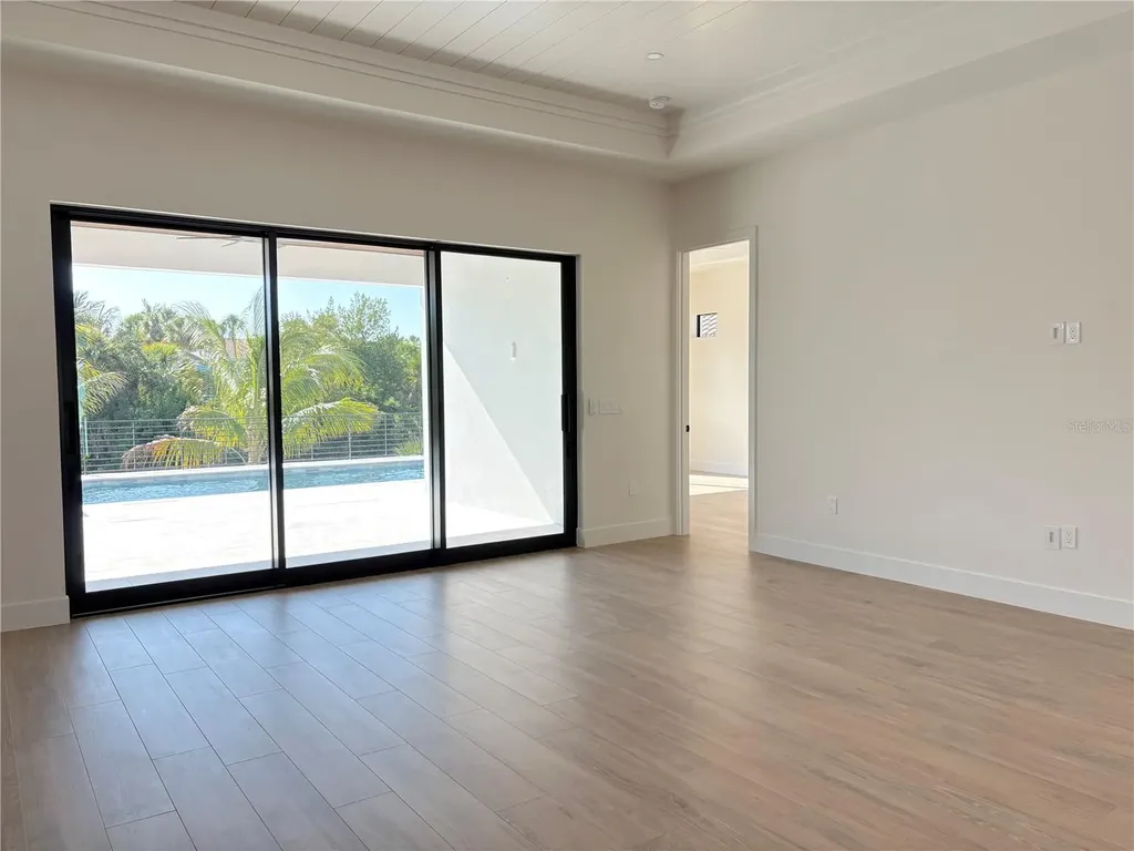 276 Island Circle Sarasota FL 34242