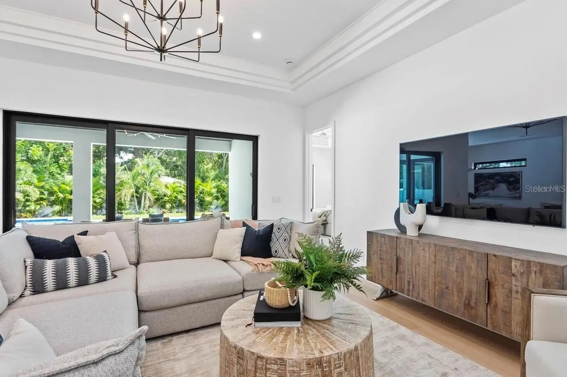 276 Island Circle Sarasota FL 34242
