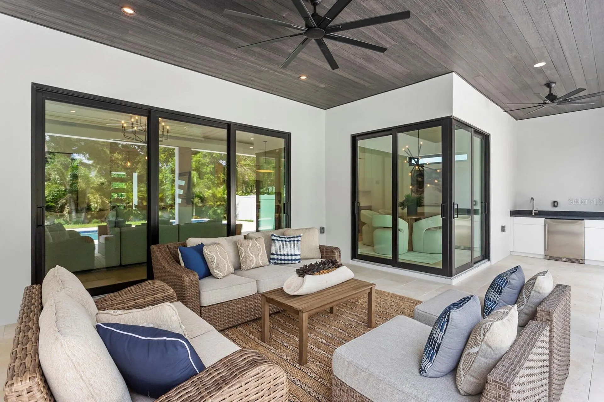 276 Island Circle Sarasota FL 34242