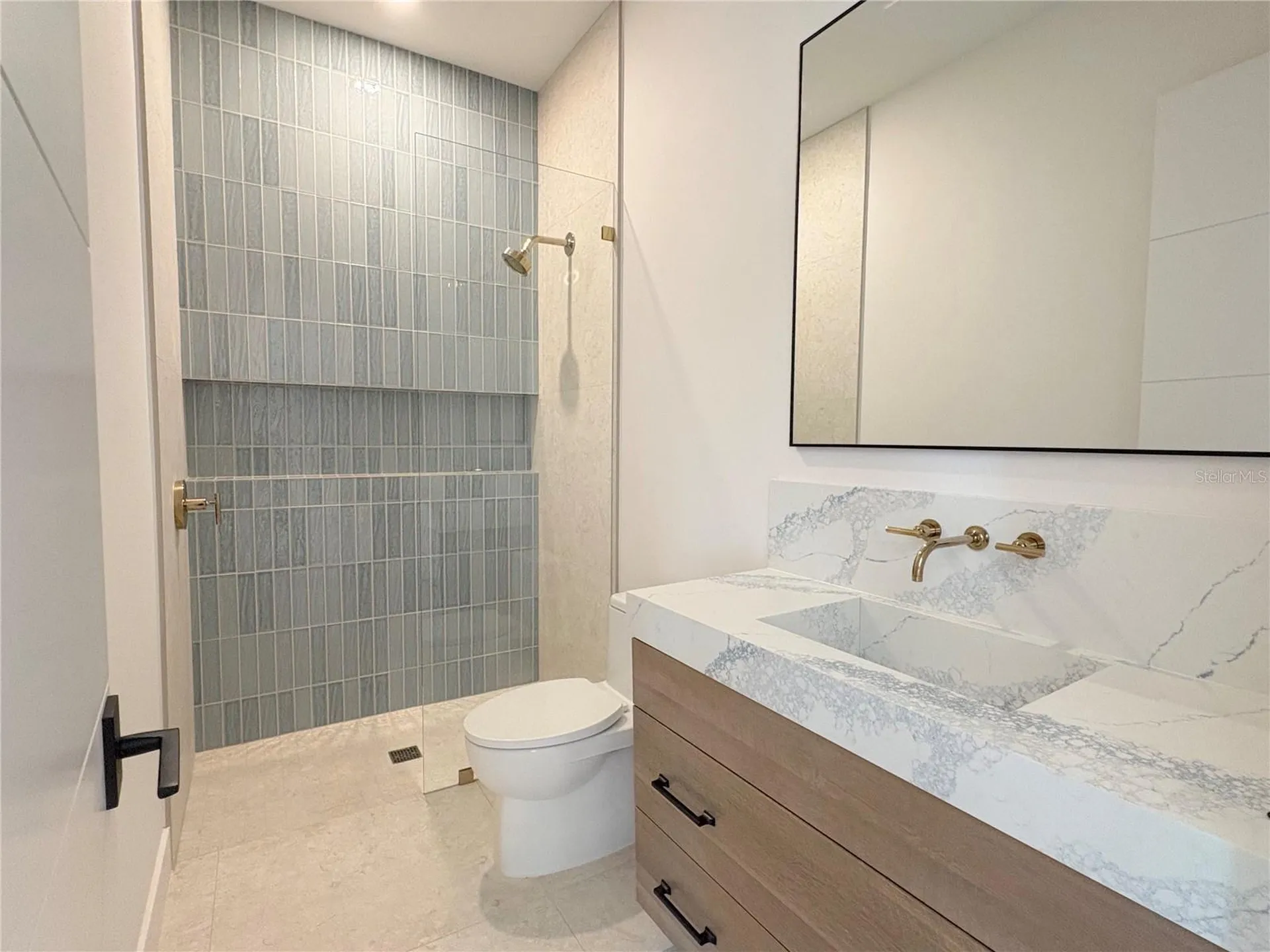 276 Island Circle Sarasota FL 34242