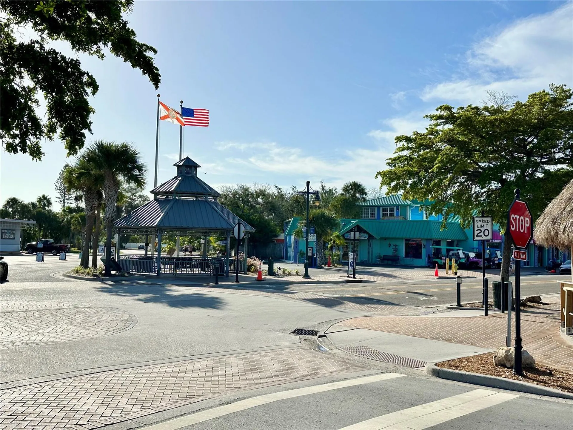 276 Island Circle Sarasota FL 34242