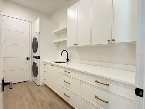 276 Island Circle Sarasota FL 34242