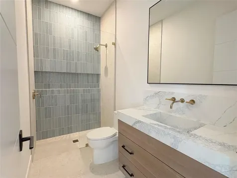 276 Island Circle Sarasota FL 34242