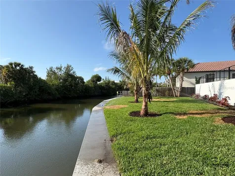 276 Island Circle Sarasota FL 34242