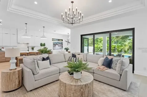 276 Island Circle Sarasota FL 34242