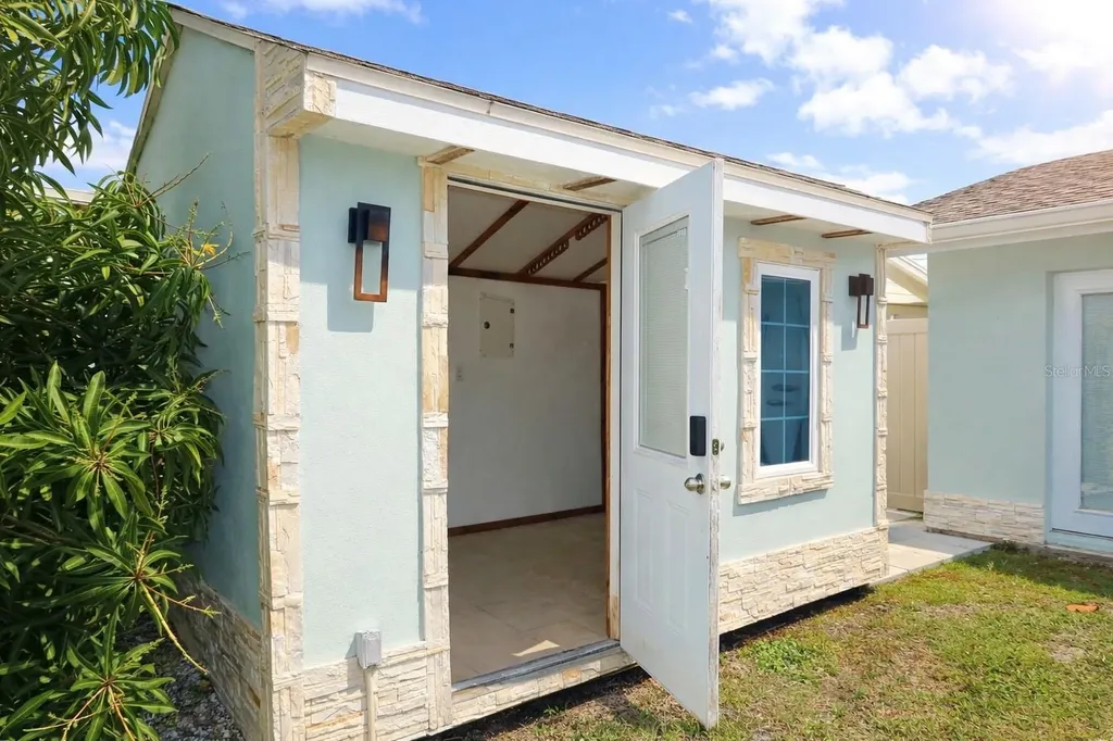 8720 Hickorywood Lane Tampa FL 33615