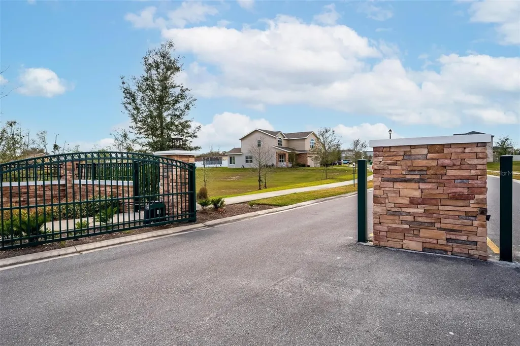 5039 NE 125th Loop Oxford FL 34484