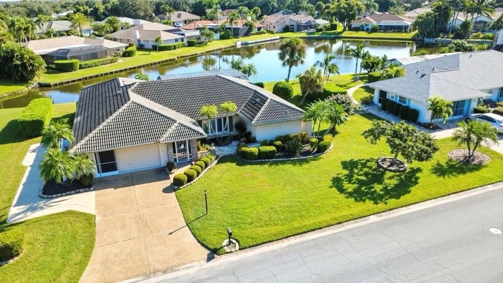 6994 Country Lakes Circle Sarasota FL 34243