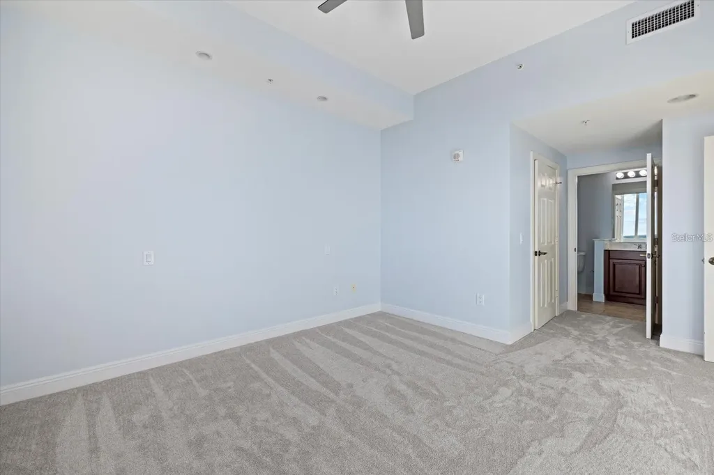 800 N Tamiami Trail Sarasota FL 34236