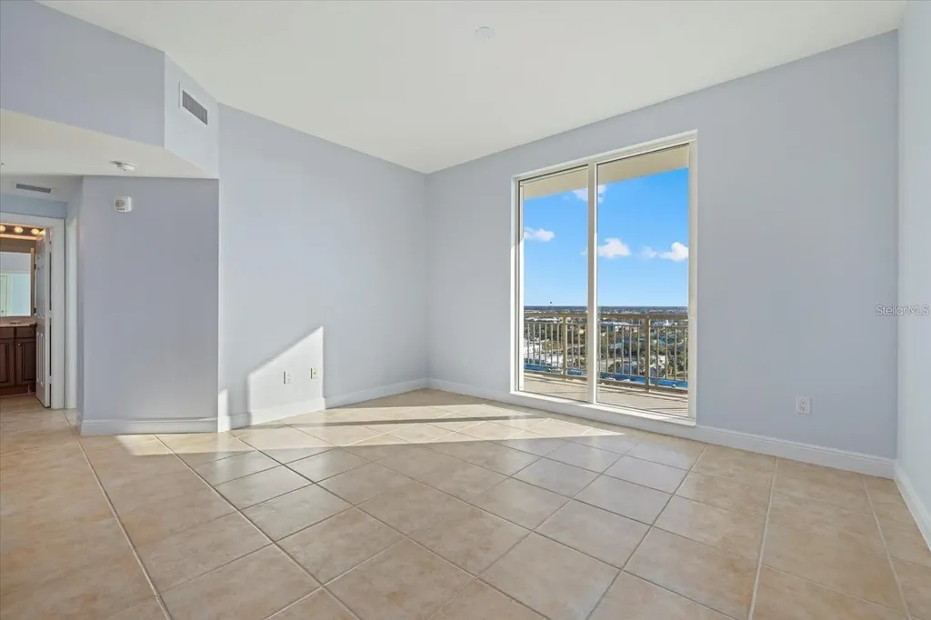 800 N Tamiami Trail Sarasota FL 34236