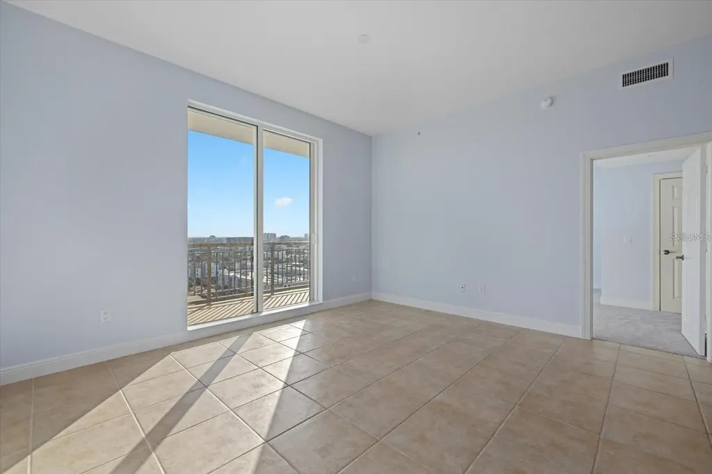 800 N Tamiami Trail Sarasota FL 34236