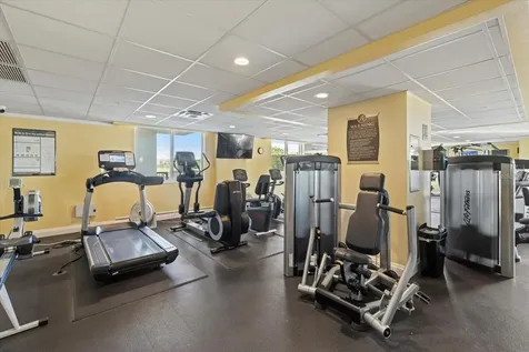 800 N Tamiami Trail Sarasota FL 34236