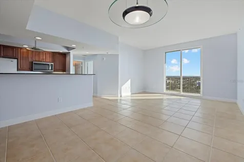 800 N Tamiami Trail Sarasota FL 34236