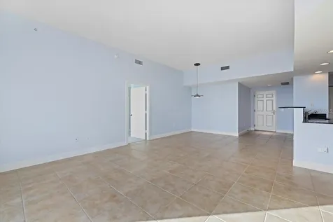 800 N Tamiami Trail Sarasota FL 34236