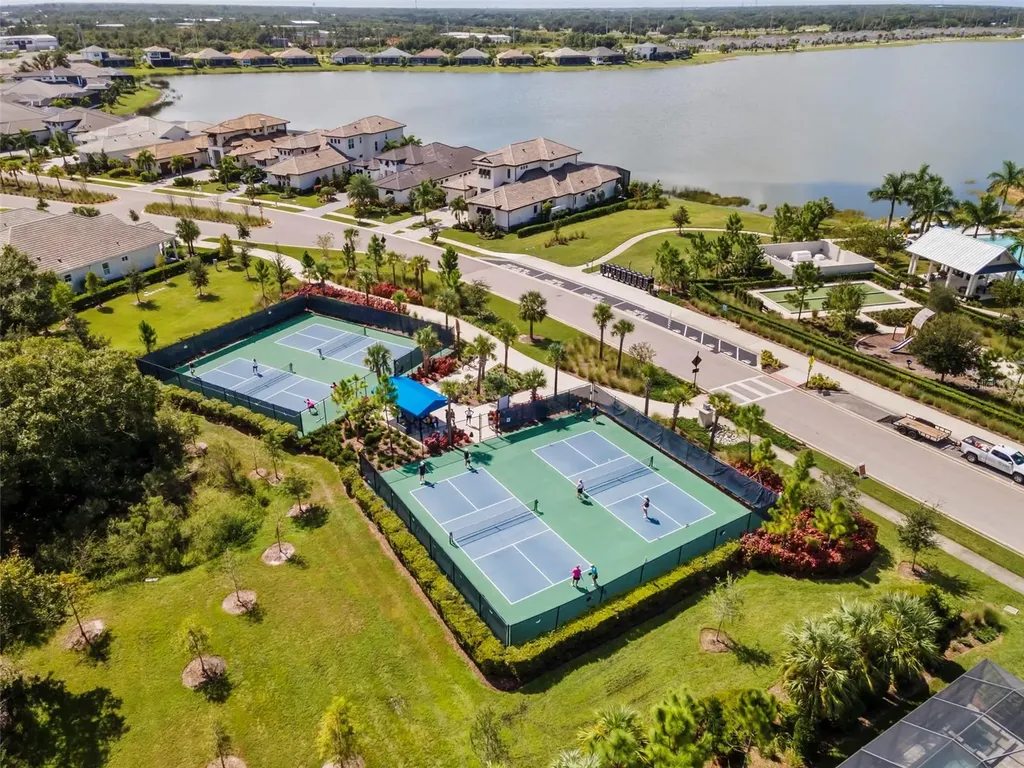 8121 Sternway Road Sarasota FL 34240