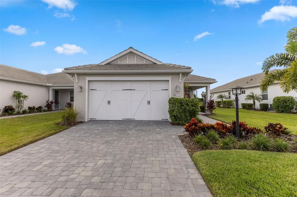 8121 Sternway Road Sarasota FL 34240