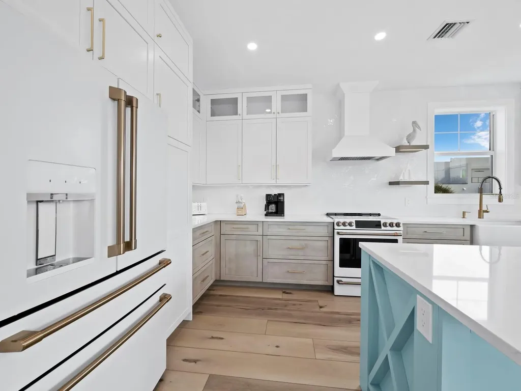 630 Companion Way Longboat Key FL 34228
