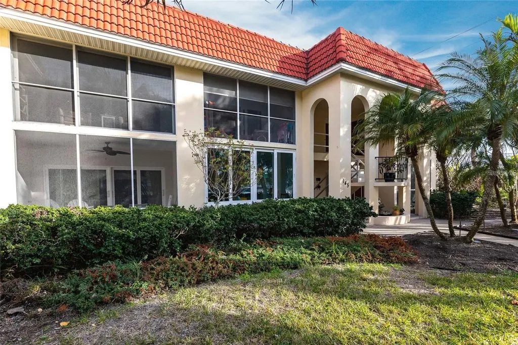145 Avenida Messina Sarasota FL 34242