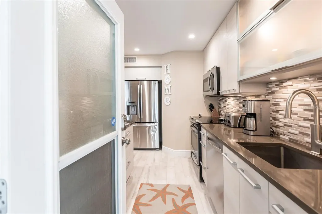 145 Avenida Messina Sarasota FL 34242