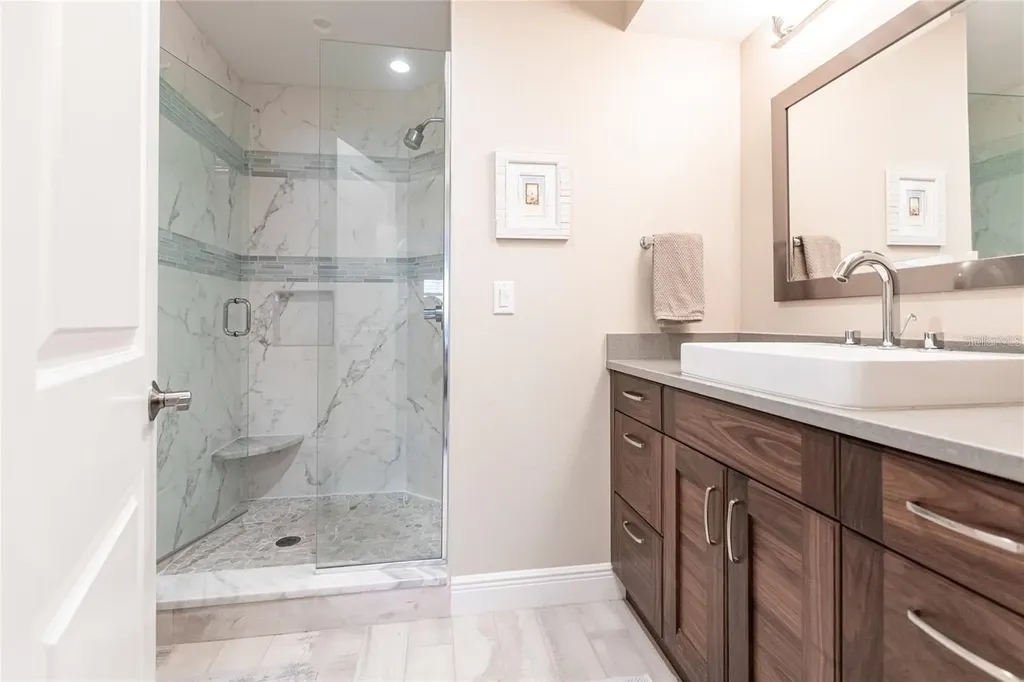 145 Avenida Messina Sarasota FL 34242