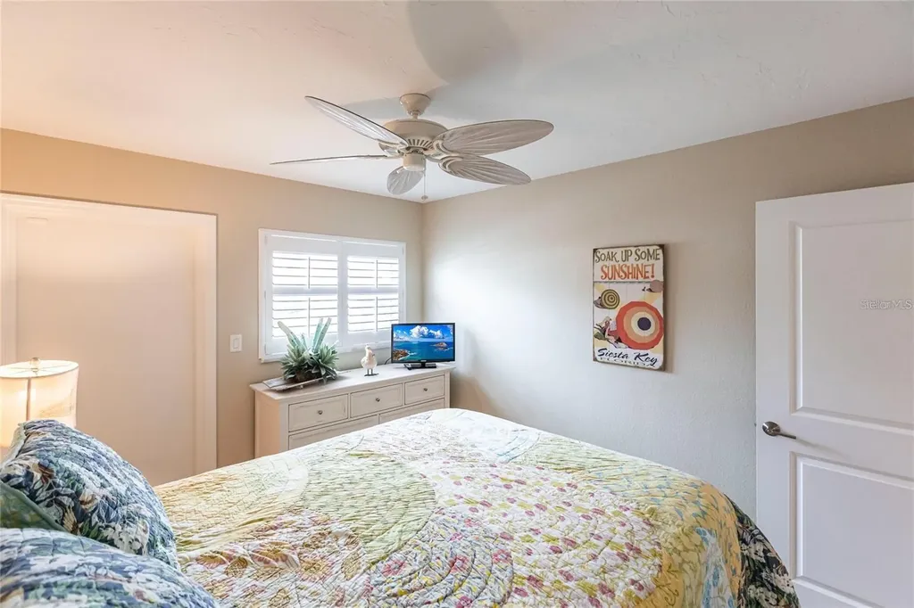 145 Avenida Messina Sarasota FL 34242