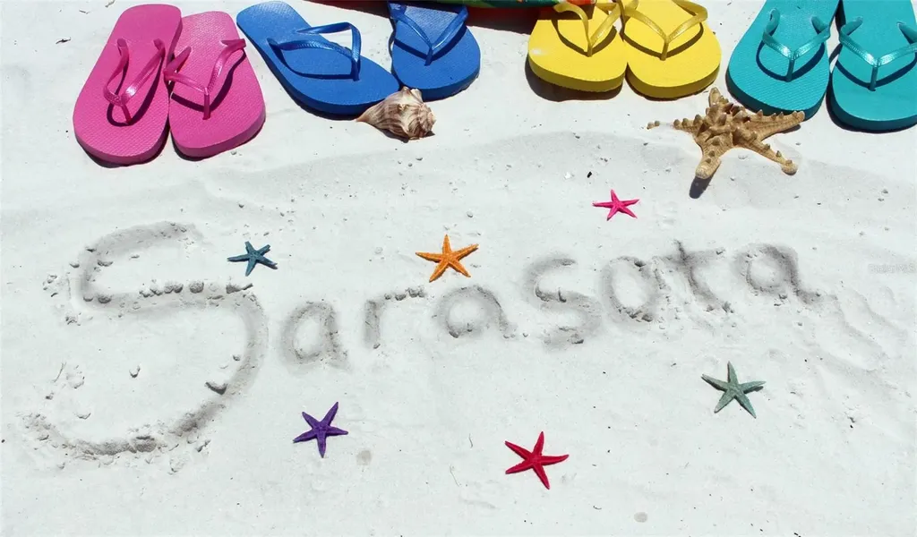 145 Avenida Messina Sarasota FL 34242