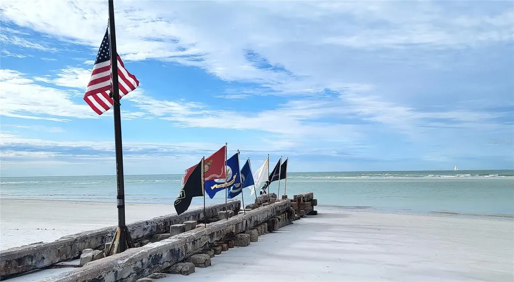 145 Avenida Messina Sarasota FL 34242