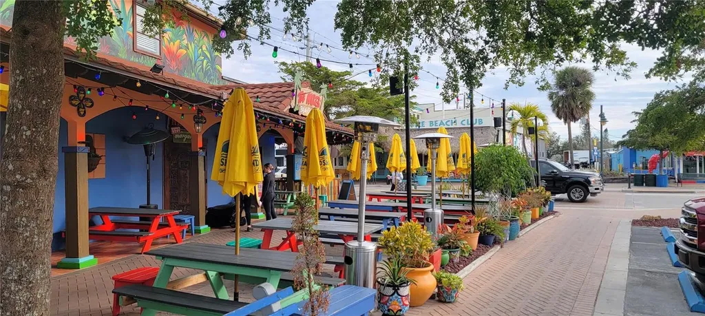 145 Avenida Messina Sarasota FL 34242