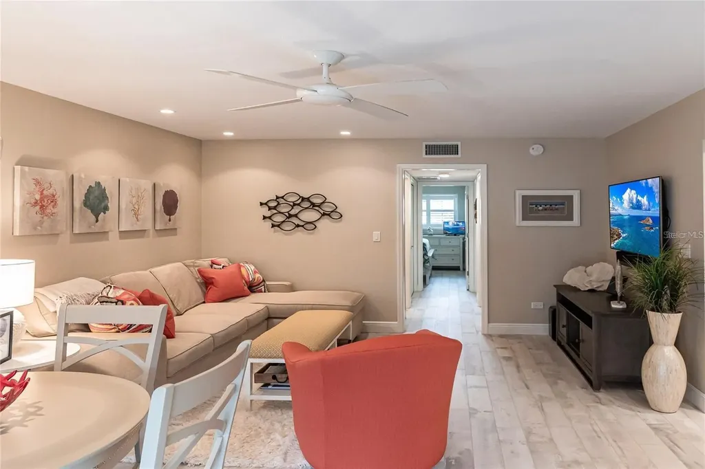 145 Avenida Messina Sarasota FL 34242