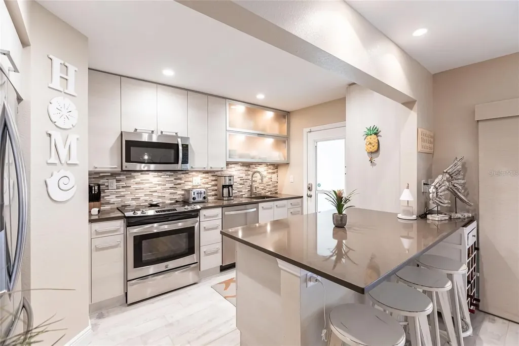 145 Avenida Messina Sarasota FL 34242