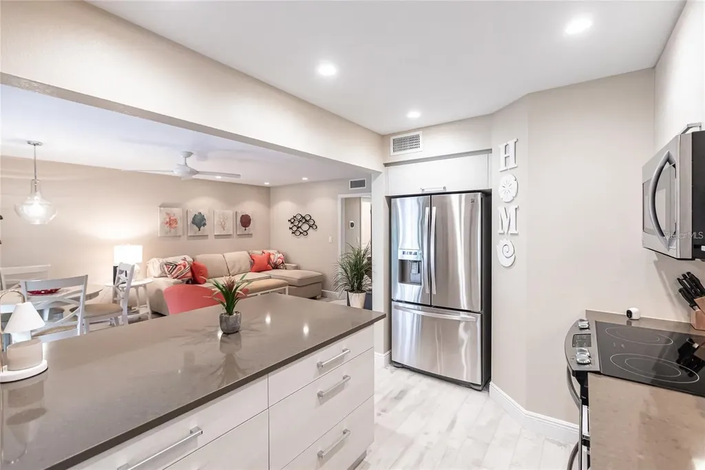 145 Avenida Messina Sarasota FL 34242