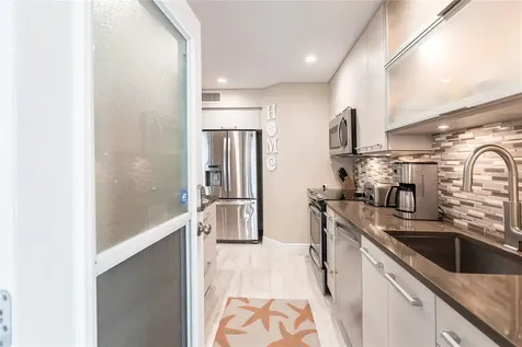 145 Avenida Messina Sarasota FL 34242