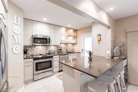 145 Avenida Messina Sarasota FL 34242