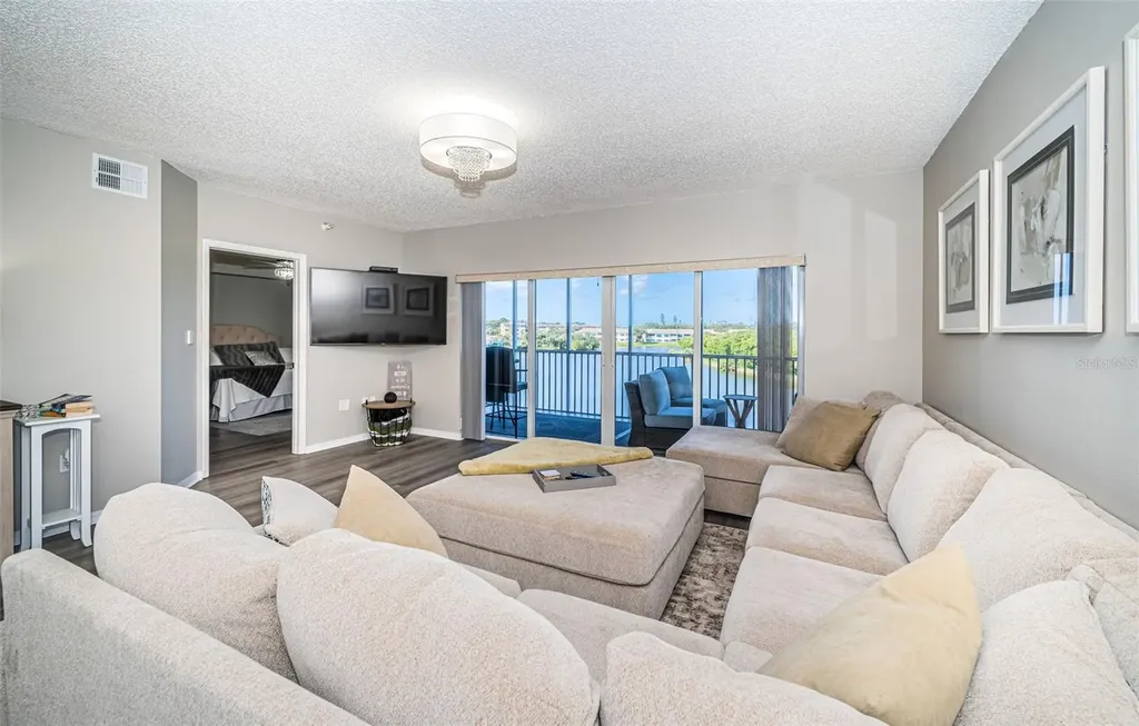 6450 Shoreline Drive St Petersburg FL 33708