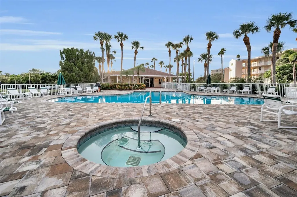 6450 Shoreline Drive St Petersburg FL 33708
