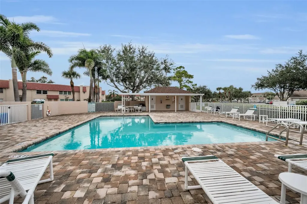 6450 Shoreline Drive St Petersburg FL 33708