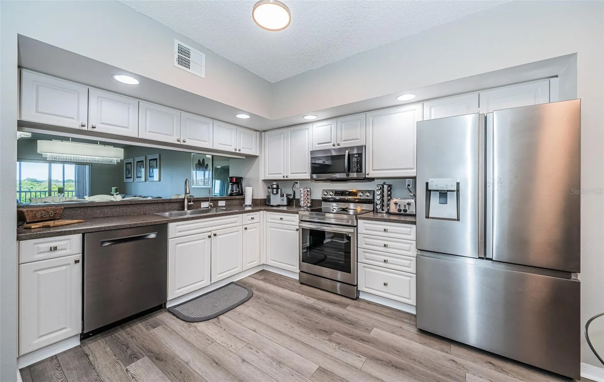 6450 Shoreline Drive St Petersburg FL 33708