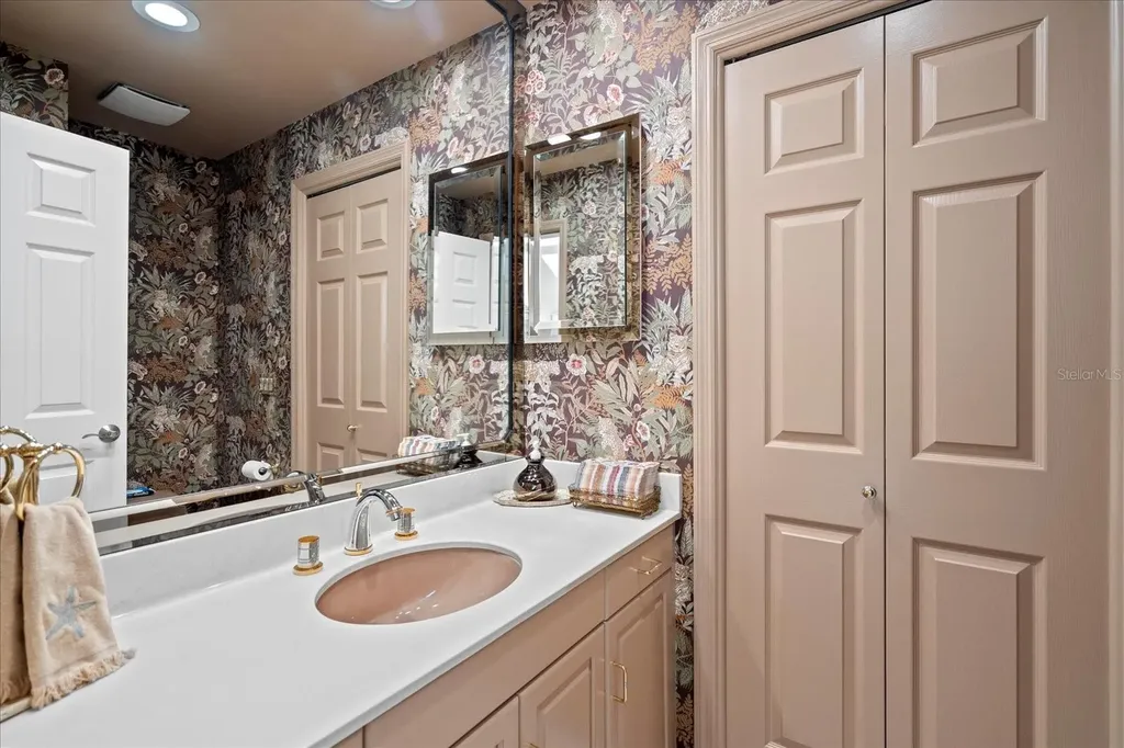 2254 Harbour Court Drive Longboat Key FL 34228