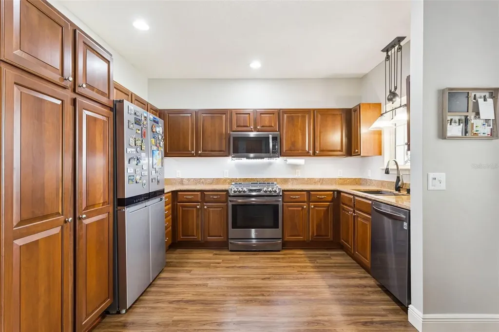 1130 Avenida De Las Casas Lady Lake FL 32159