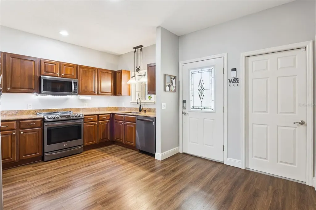 1130 Avenida De Las Casas Lady Lake FL 32159